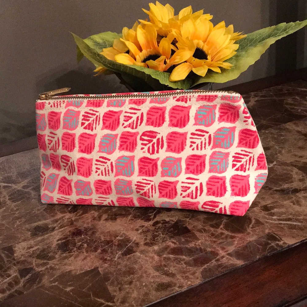 🆕 Clarins makeup bag. - Picture 5 of 6